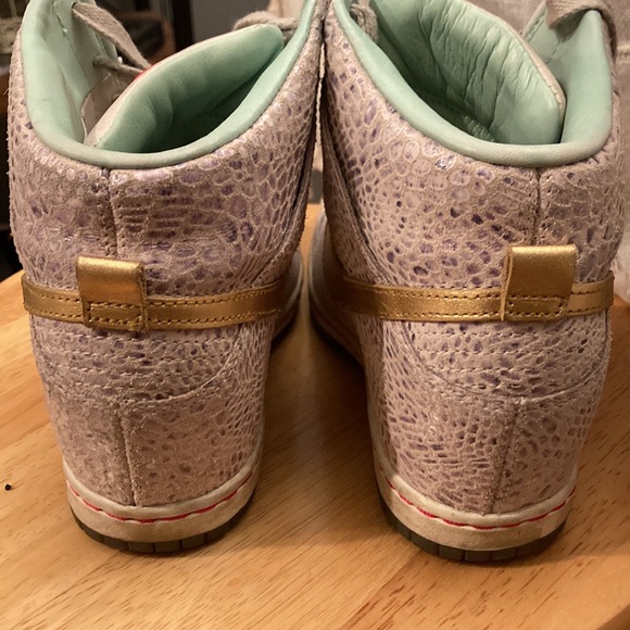 NIKE- LADIES SKY HIGH- sneaker wedge- size 6 - Picture 6 of 6